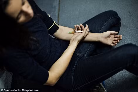 Loại ma túy tổng hợp mới là nguyên nhân khiến hàng chục người bỏ mạng tại một thành phố ở Anh
