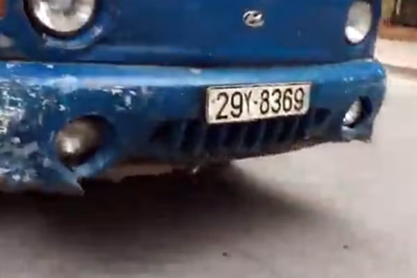Biển số xe vi phạm.