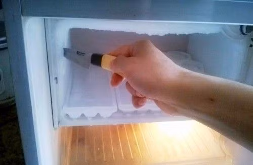 Hiện tượng tuyết bám trong tủ.
