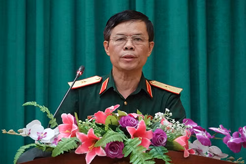 Thiếu tướng Vũ Đình Vân tại buổi họp báo Thiếu tướng Vũ Đình Vân tại buổi họp báo