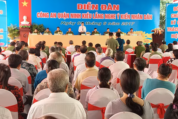 Công an quận Ninh Kiều vừa tổ chức diễn đàn “Công an quận Ninh Kiều lắng nghe ý kiến nhân dân”.