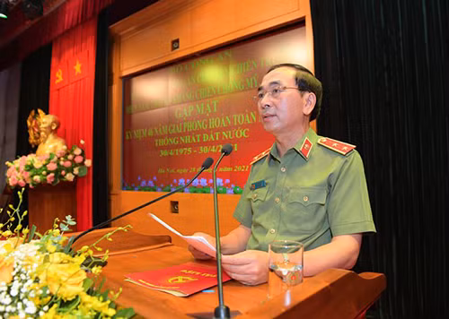 Thứ trưởng Trần Quốc Tỏ phát biểu chúc mừng các cán bộ Công an chi viện nhân buổi gặp mặt.
