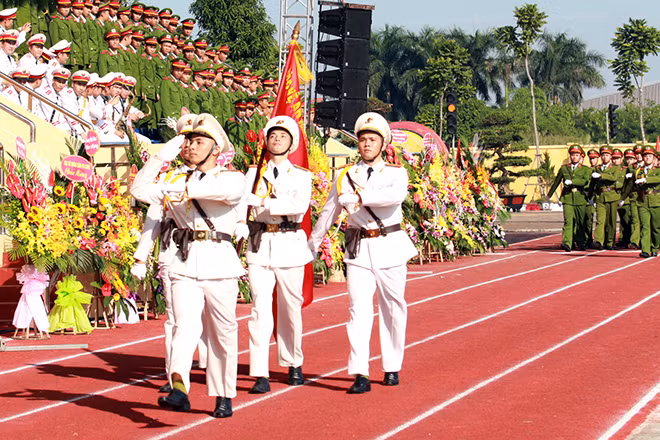 Tại Lễ khai giảng, học viên Học viện CSND đã tổ chức những màn diễu binh ấn tượng, mang lại không khí vô cùng trang nghiêm.