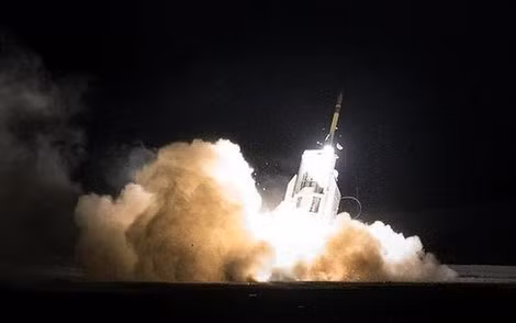Việc sử dụng loại vũ khí này để thị uy tại Syria được cho là động thái tiếp tục phô diễn sức mạnh quân sự của Mỹ. Việc sử dụng loại vũ khí này để thị uy tại Syria được cho là động thái tiếp tục phô diễn sức mạnh quân sự của Mỹ.