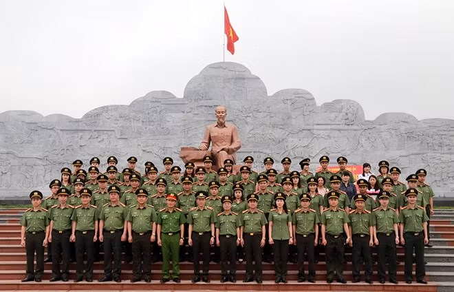 Văn phòng Bộ Công an về nguồn tại Khu lưu niệm Sáu điều Bác Hồ dạy, xã Nhã Nam, huyện Tân Yên, Bắc Giang.