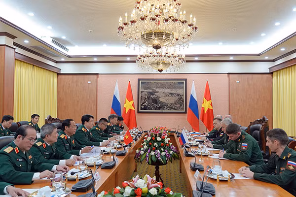 Đại tướng Lương Cường và Thượng tướng A.V. Kartapolov trao đổi các nội dung hợp tác