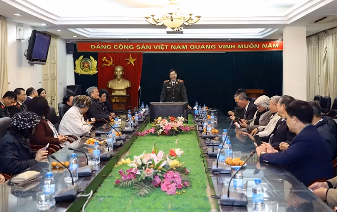 Thiếu tướng Phạm Văn Miên, Tổng biên tập Báo CAND phát biểu tại buổi gặp mặt