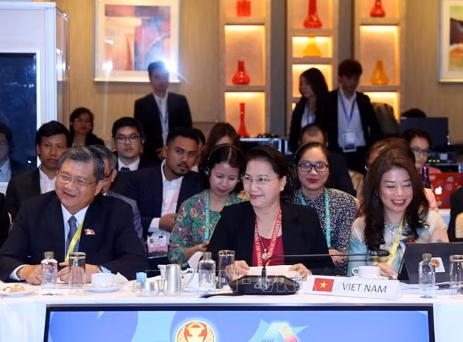 Chủ tịch Quốc hội Nguyễn Thị Kim Ngân dự phiên họp