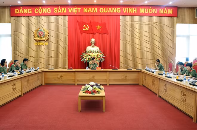 Các thành viên Hội đồng xét chọn, bỏ phiếu tín nhiệm xét tặng danh hiệu Thầy thuốc nhân dân, Thầy thuốc ưu tú.