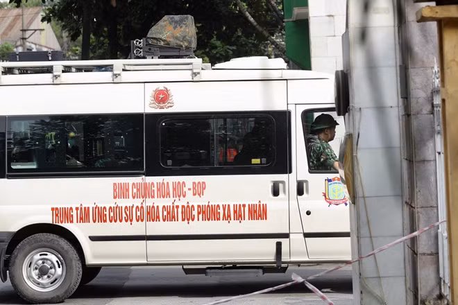 Theo đó, Bộ Tư lệnh Hóa học sẽ phun ổn định toàn bộ bề mặt xung quanh công ty, để khí độc không phát tán ra ngoài môi trường xung quanh khi thu gom rác thải.