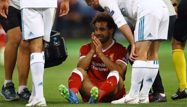 Salah bật khóc sau chấn thương tại chung kết Champions League