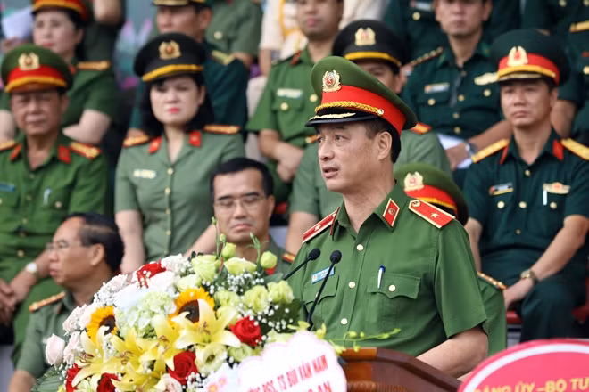 Thứ trưởng Nguyễn Duy Ngọc phát biểu tại lễ khai giảng.