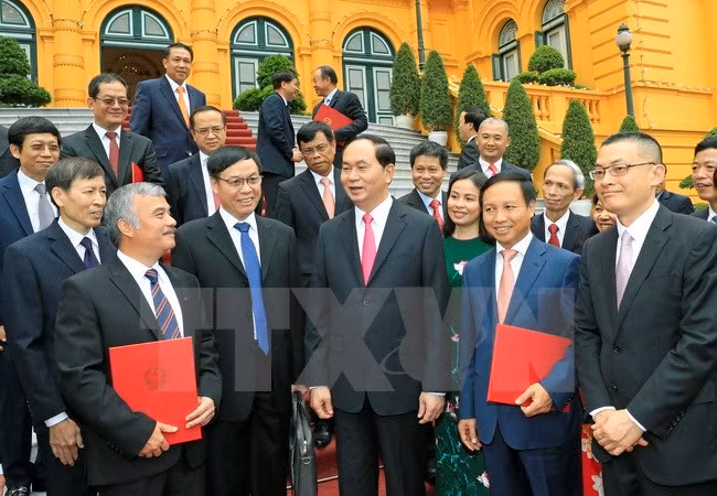 Chủ tịch nước Trần Đại Quang với các Đại sứ, Trưởng các Cơ quan đại diện Ngoại giao Việt Nam ở nước ngoài. (Ảnh: Nhan Sáng/TTXVN)