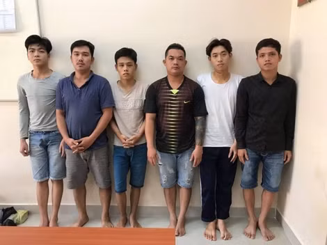 Sáu đối tượng cầm đầu hai băng nhóm gây rối trên cầu Nhị Thiên Đường đêm 6-10-2018. Sáu đối tượng cầm đầu hai băng nhóm gây rối trên cầu Nhị Thiên Đường đêm 6-10-2018.