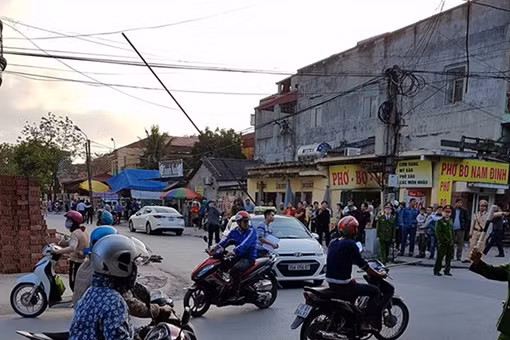 Thanh sắt rơi đâm tử vong người đàn ông ngồi trong taxi
