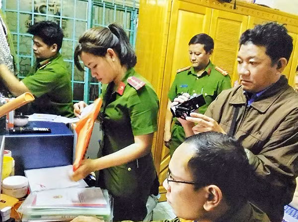 Khám xét nơi ở của đối tượng Nguyễn Tấn Thành