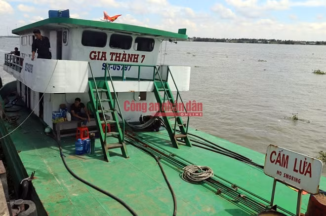 Tàu Gia Thành 7 chở chất kích RON cập cảng kho chứa xăng dầu Ressol tại Cần Thơ.