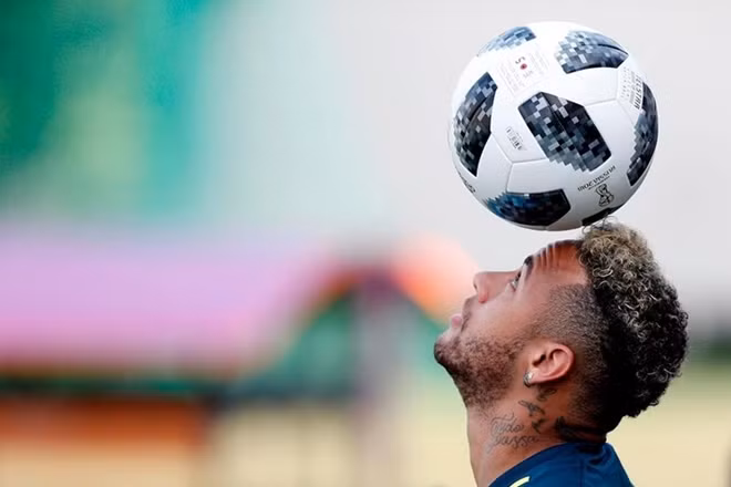 Dù cho có rất nhiều ý kiến đánh giá, nhận định trái chiều về phong độ của Neymar tại World Cup 2018 nhưng rõ ràng với người hâm mộ đội tuyển Brazil, Neymar vẫn là cái tên được mong chờ sẽ tiếp tục tỏa sáng đưa Brazil vào tới chung kết World Cup năm nay.
