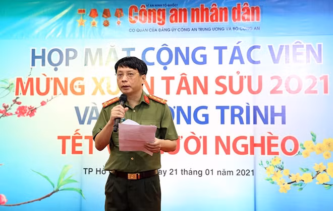 Đại tá Phạm Khải, Tổng Biên tập Báo CAND phát biểu tại buổi lễ.