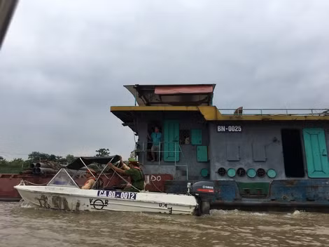 Các chiến sĩ Thủy đoàn I tuần tra, kiểm soát trên sông Đuống. Các chiến sĩ Thủy đoàn I tuần tra, kiểm soát trên sông Đuống.