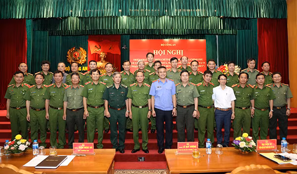 Thứ trưởng Lê Quý Vương với các đại biểu dự Hội nghị Thứ trưởng Lê Quý Vương với các đại biểu dự Hội nghị