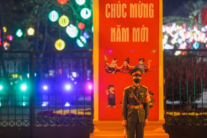 Lực lượng quân đội làm nhiệm vụ tại điểm bắn.