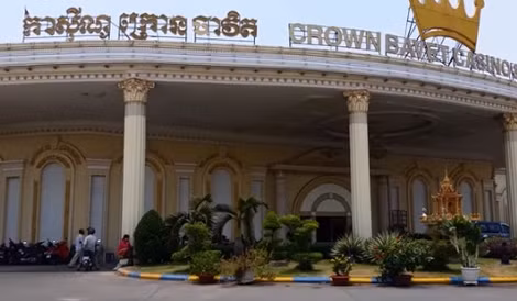 Bên ngoài casino Bavet. Bên ngoài casino Bavet.