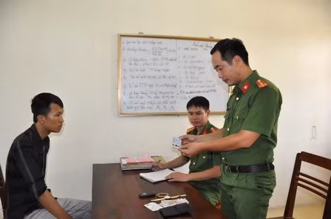Đối tượng Tiến tại cơ quan điều tra.