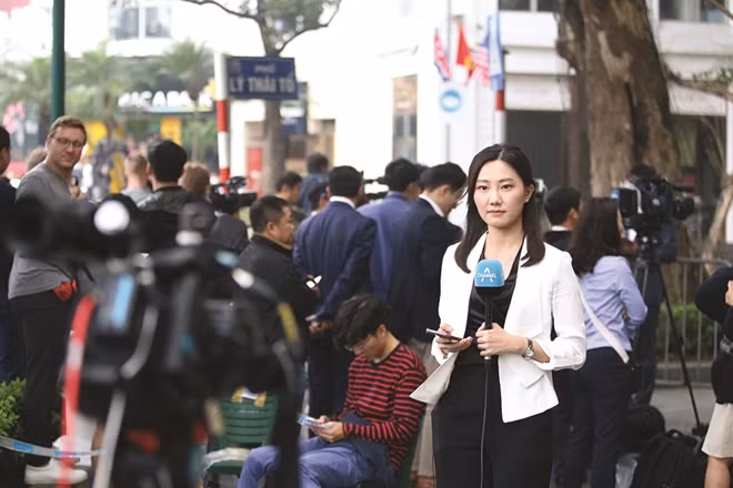 Phóng viên nước ngoài tác nghiệp tại Hội nghị thượng đỉnh Mỹ-Triều lần 2. Ảnh: Duy Tiến