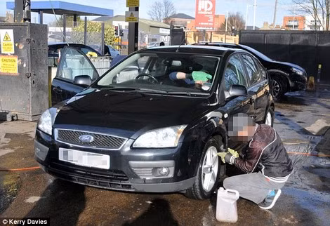 Có khoảng 200.000 người lao động làm việc trong lĩnh vực rửa xe hơi ở Anh Có khoảng 200.000 người lao động làm việc trong lĩnh vực rửa xe hơi ở Anh