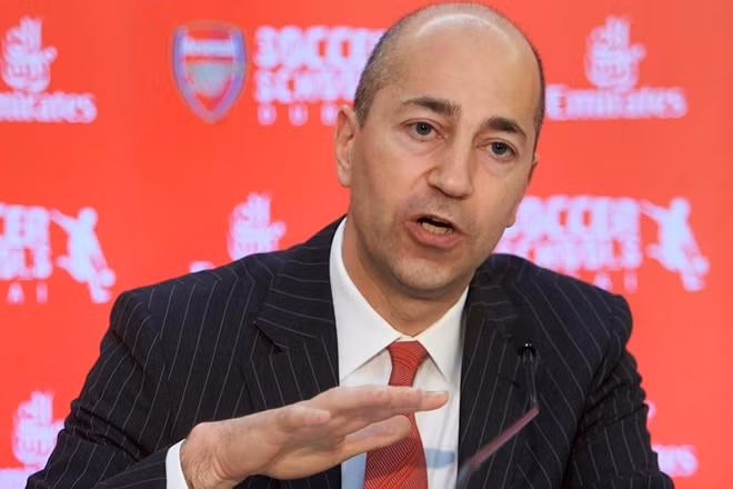 Gazidis và Wenger từng giúp Arsenal thoát khỏi giai đoạn khó khăn tài chính.