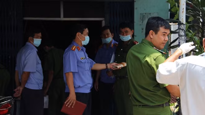 Khám nghiệm hiện trường một vụ cháy.