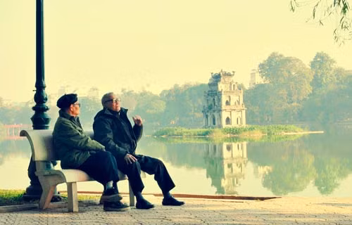 Đón không khí lạnh, trời Hà Nội chuyển rét.