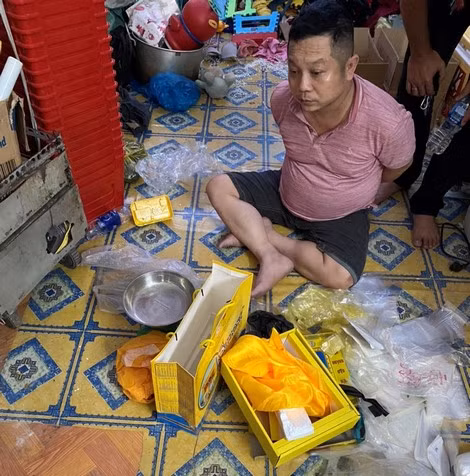 Đối tượng Tuấn “nhóc” cùng tang vật được giấu trong bao bì nước yến.