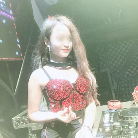 Nạn nhân là một DJ xinh đẹp.