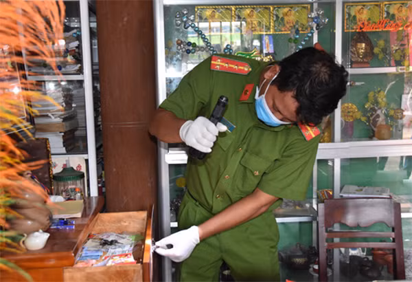 Cơ quan điều tra thu giữ dấu vết tại chùa Quảng Ân