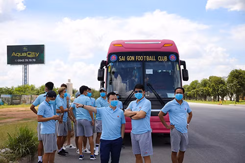 Ban huấn luyện và các cầu thủ Saigon FC – đội bóng đang dẫn đầu bảng xếp hạng V-League 2020 – đến tham quan Aqua City, chứng kiến nghi thức động thổ và trải nghiệm sân bóng đá tại dự án
