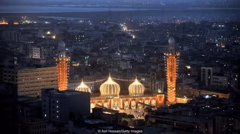 Cộng đồng Memon ở Pakistan có khoảng 700.000 người, hầu hết sống tại Thủ đô Karachi. Cộng đồng Memon ở Pakistan có khoảng 700.000 người, hầu hết sống tại Thủ đô Karachi.