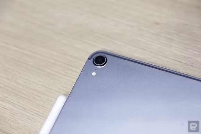 Camera chính của iPad Pro 2018 có độ phân giải 12 MP, hỗ trợ quay video độ phân giải 4K, 60 fps.