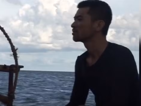 Anh Thuyền trong một chuyến đi biển săn cá ngựa.
