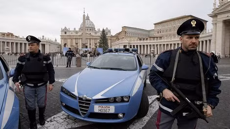 Cảnh sát Italia tuần tra.
