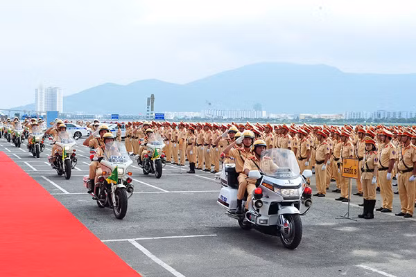 Dàn xe môtô của Phòng CSGT, Công an TP Hồ Chí Minh tại lễ xuất quân.