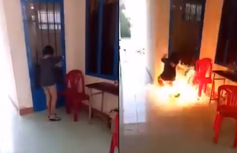 Giây phút ngọn lửa bùng lên.