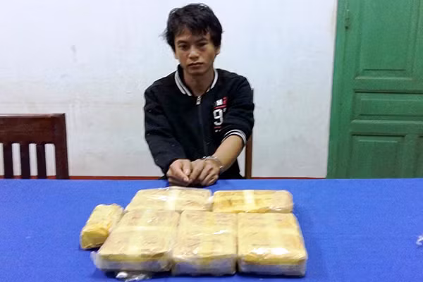 Văn Phi La Chăn Tha Vi Phon và tang vật