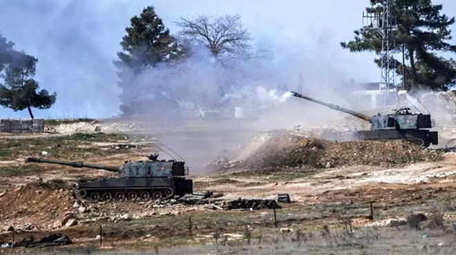 Pháo binh Thổ Nhĩ Kỳ tại thị trấn Kilis gần biên giới Syria.