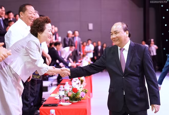 Thủ tướng cùng các đại biểu dự buổi lễ. - Ảnh: VGP/Quang Hiếu
