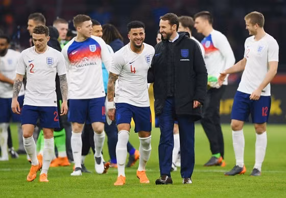HLV Gareth Southgate của những chú sư tử Anh nhận 1,69 triệu Bảng/năm. Tiếp quản tuyển Anh sau scandal ‘nói xấu liên đoàn' động trời từ HLV lão làng Sam Allardyce, Gareth Southgate đã giúp Tam Sư lọt vào vòng chung kết World Cup 2018 với một phong độ đầy thuyết phục. HLV 47 tuổi tạo nên một cuộc cách mạng thực sự khi thẳng tay loại bỏ những công thần không còn phù hợp với đá ông xây dựng, đồng thời tạo điều kiện hết mức cho các tài năng trẻ được thể hiện mình.