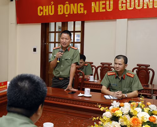 Trung tá Phan Đăng Trường, Trưởng Ban Thời sự- Chính trị Báo CAND phát biểu tại buổi làm việc
