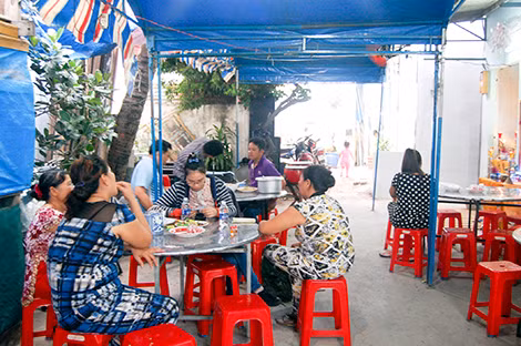 Đám tang của anh Hồng. Đám tang của anh Hồng.