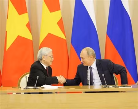 Tổng Bí thư Nguyễn Phú Trọng cùng Tổng thống Liên bang Nga Vladimir Putin gặp gỡ và phát biểu với báo chí sau hội đàm. (Ảnh: Trí Dũng/TTXVN)